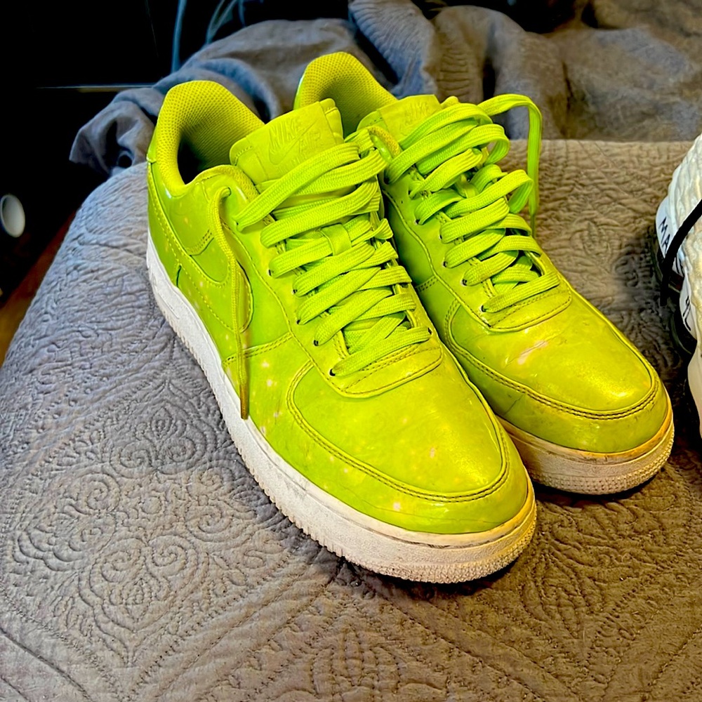Highlighter size 9 Air Force ones